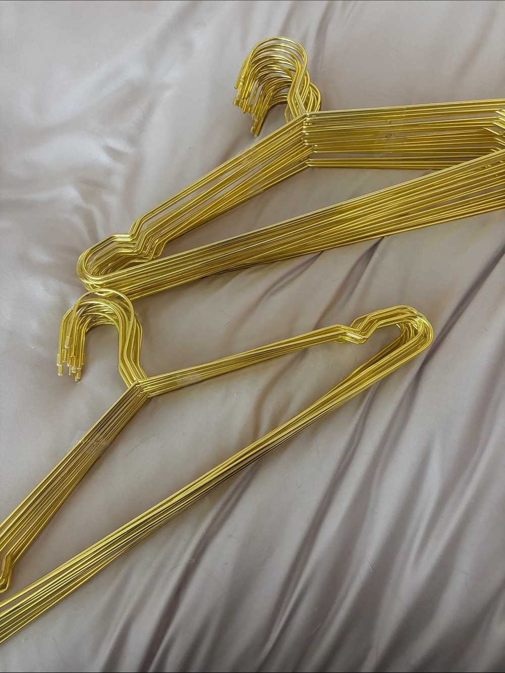 42 Gold Hangers pack